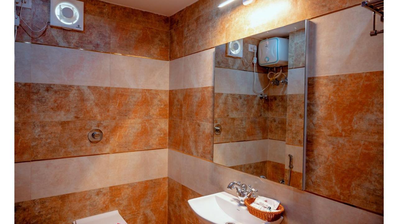 Hotel Dc Star Tarapith Exterior foto